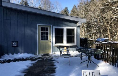 Logan House | Cozy Studio Cabin Rental with Hot Tub Perfect for Glamping in Ohio