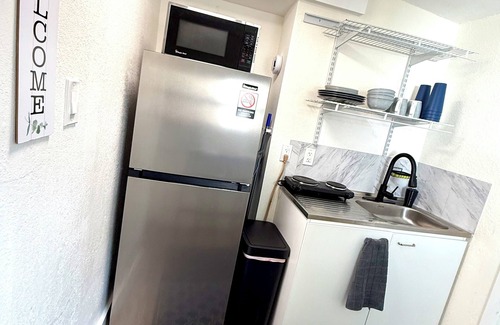 Ives Estates Apartment | Cozy studio, centrally located, WiFi, free parking, pet friendly