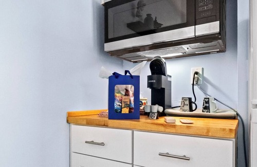 Middle River Terrace Apartment | Cozy studio close to Wilton Manors