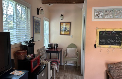 Petaluma Apartment | Cozy Studio Cottage in Old Downtown Petaluma