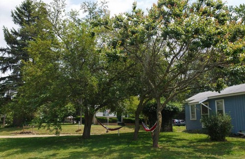Lake Michigan Beach House | Cozy Studio Cottage w Fast WiFi near Lake