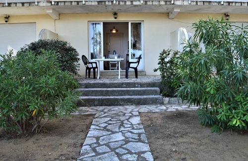 Cavaliere Apartment | Cozy Studio for 2 with Garden, Near Beach, Parking, and Free Summer Shuttle in Cavalaire