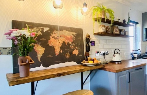 Bowes Apartment | Cozy Studio for 2 near Ally Pally & Tottenham stadium - parking available