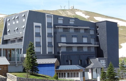 Arette Apartment | Cozy Studio for 4 in Arette, Near Ski Slopes with Free Parking
