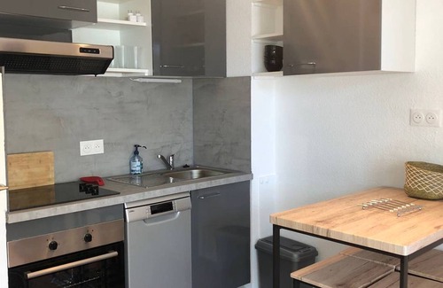 Le Port Apartment | Cozy Studio with Balcony, Pets Allowed, 4 Pers.