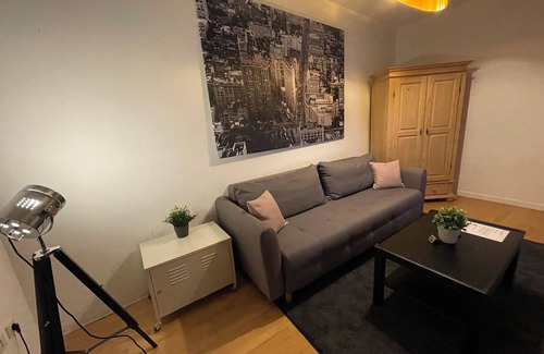 Mitte Apartment | Cozy studio guest house near the center & trade fair