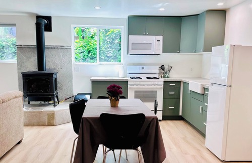 Nevada City Apartment | Cozy studio in adorable Nevada City with AC, WiFi