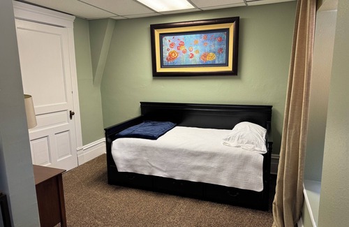 Belle Plaine Apartment | Cozy studio in beautiful Belle Plaine, IA