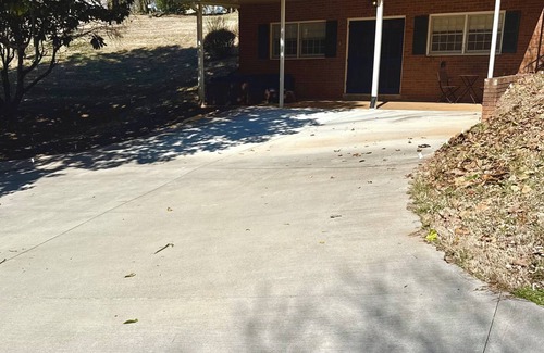 Morganton Apartment | Cozy studio in beautiful Morganton with AC, WiFi and outdoor space