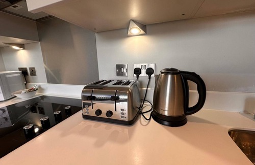 Bracknell Apartment | Cozy Studio in Bracknell with free Parking