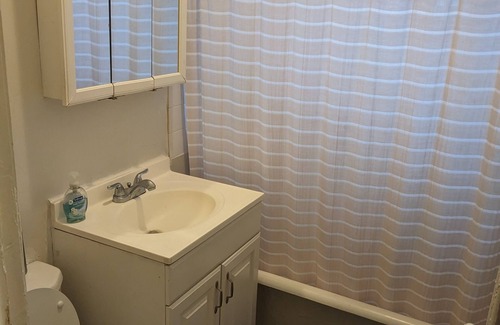 Ravenswood Apartment | Cozy Studio in Bustling Ravenswood Neighborhood