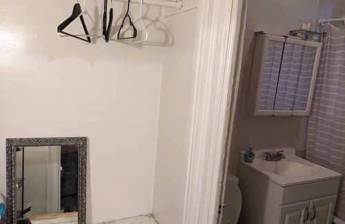 Ravenswood Apartment | Cozy Studio in Bustling Ravenswood Neighborhood