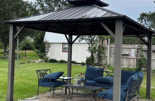 Bryan Ski Chalet | Cozy studio in charming Bryan with AC and WiFi