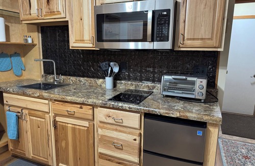 Colonial Pine Hills Apartment | Cozy studio in delightful Rapid City, 15 minutes from the beautiful Black Hills.
