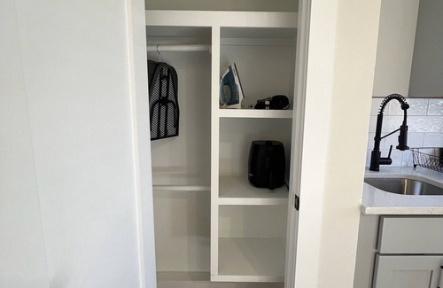 Historic Downtown Apartment | Cozy studio in Downtown Jersey City with WiFi, minutes to PATH