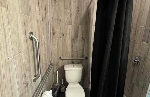 North Admiral Apartment | Cozy studio in enchanting Seattle with AC, WiFi