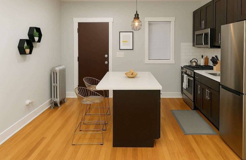 Chicago Apartment | Cozy Studio in Jefferson Park