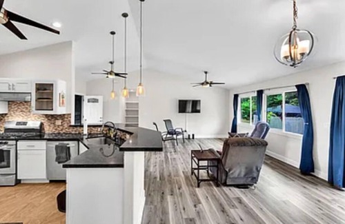 Keaau Apartment | Cozy studio in Keaau only pet friendly studio available.