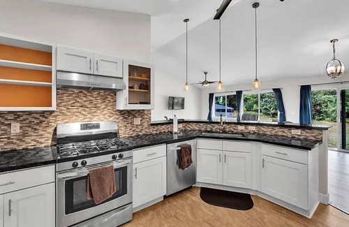Keaau Apartment | Cozy studio in Keaau only pet friendly studio available.