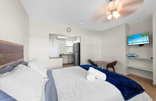 Lake Worth Apartment | Cozy Studio in Lake With Pool & BBQ