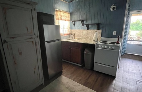 Barrett Apartment | Cozy studio in perfect Crosby with AC