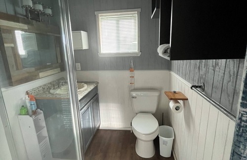 Barrett Apartment | Cozy studio in perfect Crosby with AC