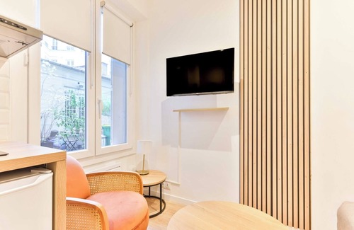 Quartier du Faubourg-Montmartre Apartment | Cozy studio in the heart of the 9th arrondissement.