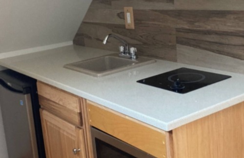 Lake Ronkonkoma Apartment | Cozy studio in enjoyable Lake Ronkonkoma area with AC and parking provided.