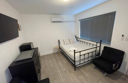 Wynwood Art District Apartment | Cozy Studio in Wynwood with private entrance & private bathroom