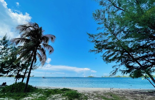 Nassau House | Cozy Studio Island Escape, minutes away from beach