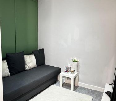 Hollow Meadows Apartment | Cozy Studio Kelham Island