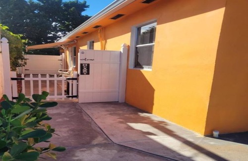 Flagami Apartment | cozy studio, location, location, 3 minutes from Miami int airport