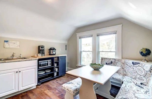 Cleveland Apartment | Cozy studio near Cleve Clinic, Case