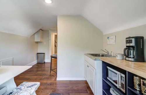 Cleveland Apartment | Cozy studio near Cleve Clinic, Case