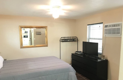 Azusa Apartment | Cozy Studio. Near Everything!