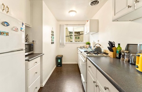 Palms Apartment | Cozy Studio near WeWork, Sony, DT Culver City & Marina Del Ray w/Parking