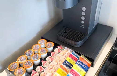 Elizabeth Apartment | Cozy Studio Oasis - near NYC, EWR, Prudential, NJPAC, American Dream, MetLife