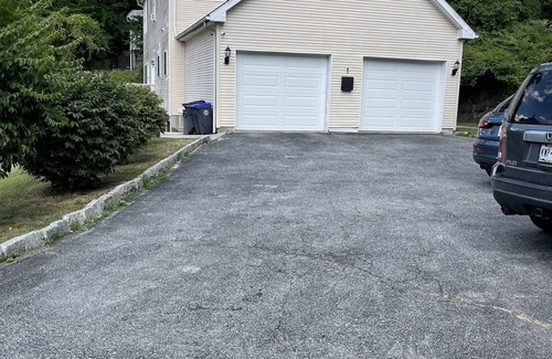 White Plains Apartment | “Cozy Studio Retreat with Private Entrance & Parking near NYC -Westchester Gem!"