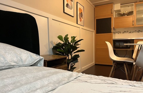 Erin Mills Apartment | Cozy Studio Retreat