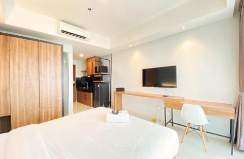 Malabar Apartment | Cozy Studio Room at Green Kosambi Bandung Apartment By Travelio