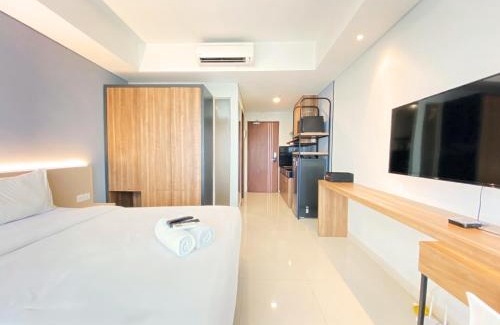 Malabar Apartment | Cozy Studio Room at Green Kosambi Bandung Apartment By Travelio