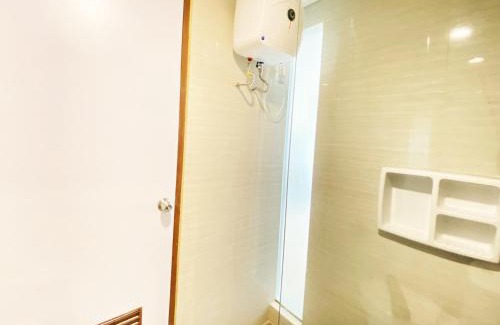 Malabar Apartment | Cozy Studio Room at Green Kosambi Bandung Apartment By Travelio