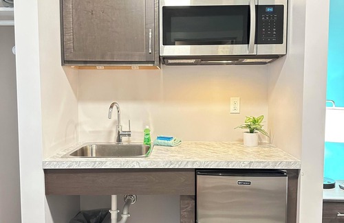 Ontario Center Apartment | Cozy Studio, Safe & Private