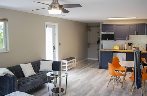 South Middle River Apartment | Cozy studio under the palm trees
