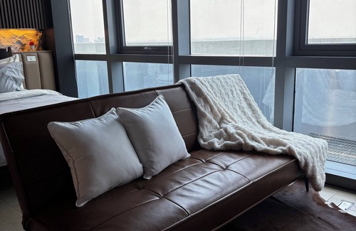 Bagumbayan Condo | Cozy Studio unit with mountain view