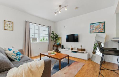 City Center House | Cozy Studio Walk to Beach Convention Center