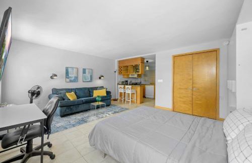 Flamingo/Lummus Apartment | Cozy studio, walk to the beach, restaurants, bars