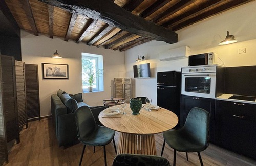 Montaigu-le-Blin Apartment | Cozy studio with spa bathtub near Vichy