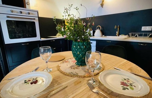 Montaigu-le-Blin Apartment | Cozy studio with spa bathtub near Vichy