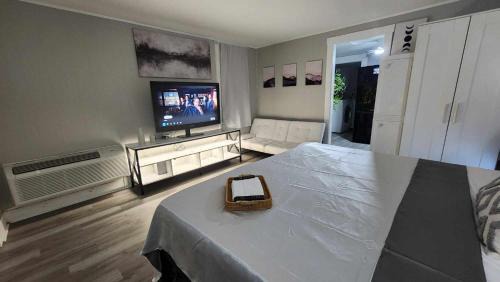 Camp Taylor Apartment | Cozy Studio with King Bed at Central Louisville